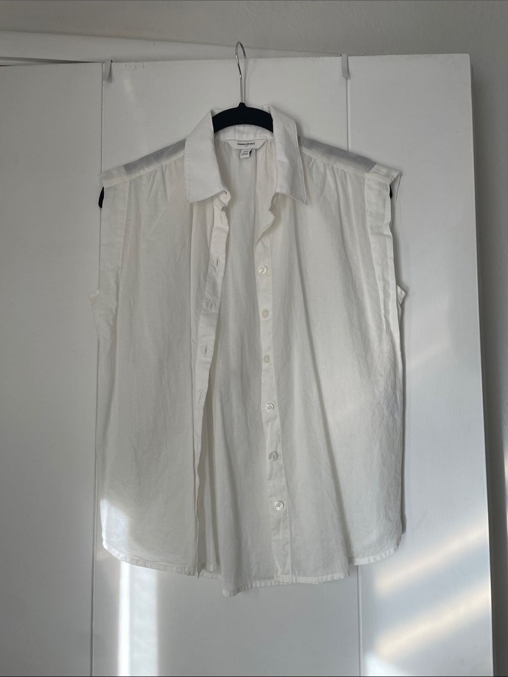 Banana Republic White Sleeveless Button-Down Shirt
